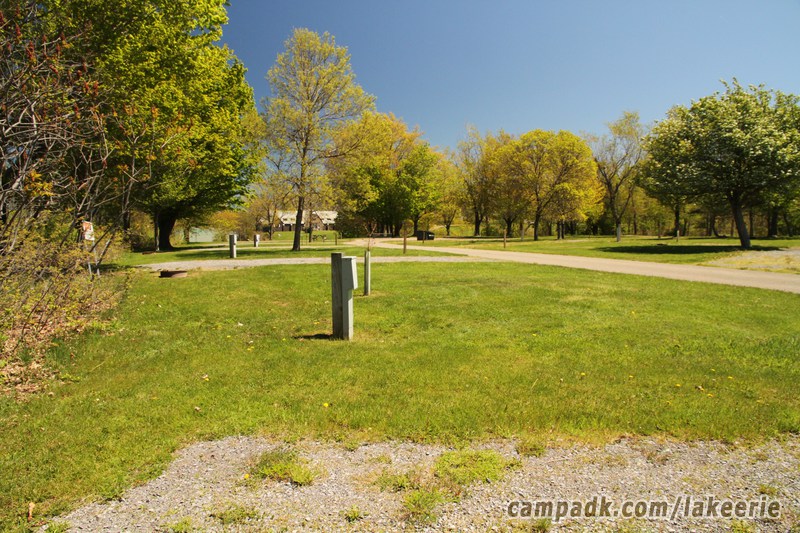 Campsite Photo of Site 18 at Lake Erie State Park, New York - Cross Site View